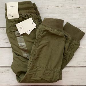 BNWT Gap Cargo Pants XS 4-5 years old